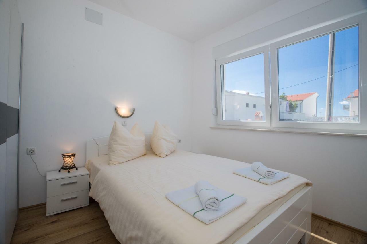 Apartments Petrusic Supetarska Draga Zewnętrze zdjęcie