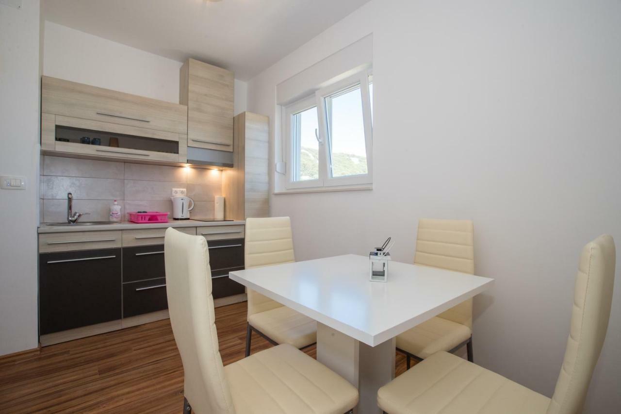 Apartments Petrusic Supetarska Draga Zewnętrze zdjęcie